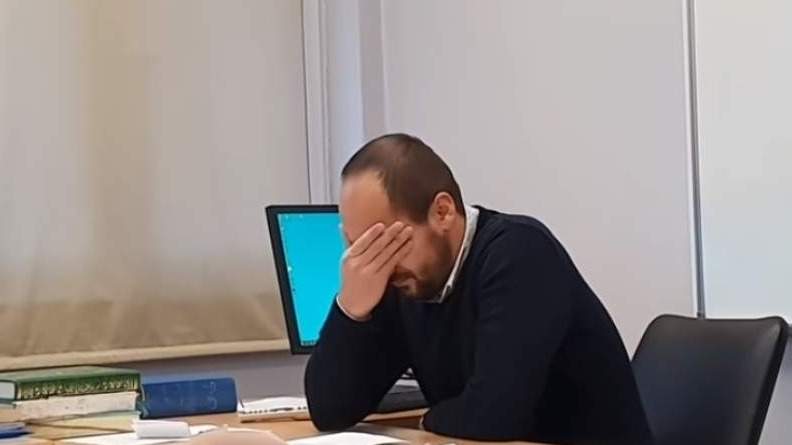  U Medinu pošao bih | Učenici Gazi Husrev-begove medrese razredniku poklonili odlazak na umru